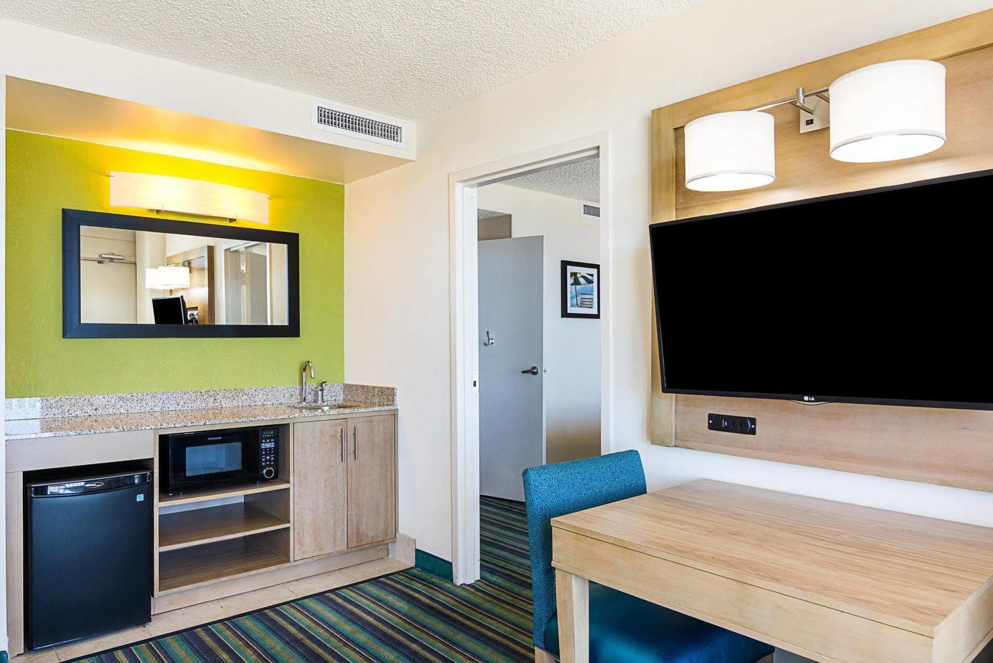 Comfort Suites Beachfront Virginia Beach Exterior foto